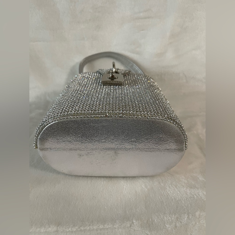 Rainstone handbag with locket clasp, silver sparkly cocktail party ready - Picture 6 of 10